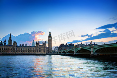 伦敦泰晤士河摄影照片_英国伦敦。