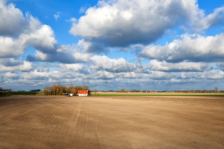 荷兰农田上空美丽的天空