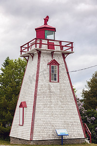 马尼图林岛上的马尼托瓦宁灯塔