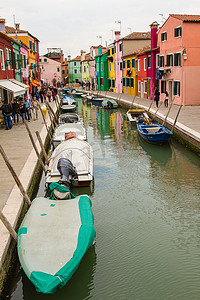 威尼斯：布拉诺岛运河上的船只