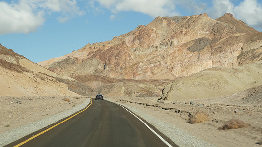 大气公路摄影照片_前往美国加利福尼亚州死亡谷的公路旅行，Artists Palette drive。