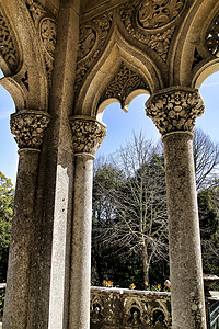辛特拉蒙塞拉特宫的石雕拱廊和柱子