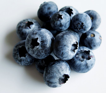 新鲜成熟的蓝莓