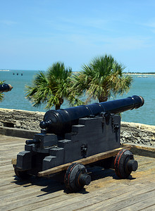 Castillo de San Marcos 堡垒的大炮和海洋