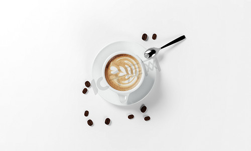咖啡杯3d摄影照片_一杯加咖啡豆的咖啡，3d 渲染