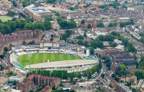 起球球摄影照片_伦敦，英国 - 6 月 11 日： 起亚椭圆形板球 G 的鸟瞰图