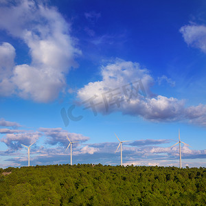 在松山蓝天的风车绿色电能