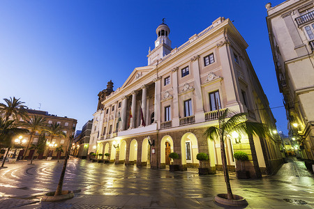 圣胡安德迪奥斯广场上的加的斯市政厅