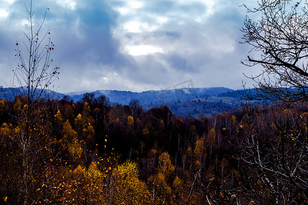 罗马尼亚山区的秋季景观