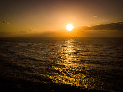 印度洋在斯瓦希里语海岸的日出。