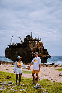 小库拉索岛以白色沙滩和湛蓝清澈的海洋一日游和浮潜之旅而闻名，加勒比海的克莱因库拉索岛