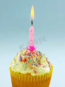 生日蜡烛杯蛋糕