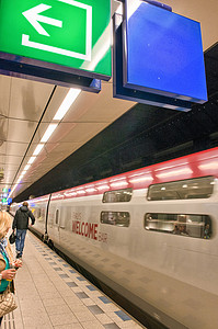 阿姆斯特丹，4 月 29 日：高速列车抵达机场站，Ap