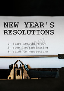 在打字机上键入的新年决议目标