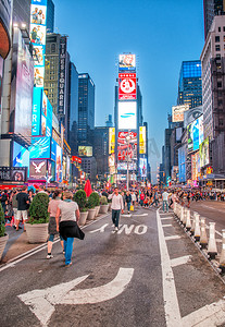 时代新摄影照片_纽约城 — 2013 年 6 月 12 日：时代广场灯光夜景