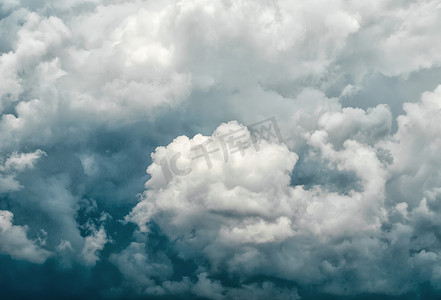 云纹刘云摄影照片_暴风雨的天空模式与云