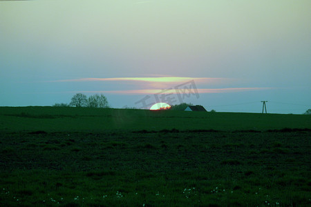 不同的太阳摄影照片_波兰西部的太阳不同