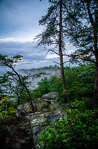 云雾缭绕的山景