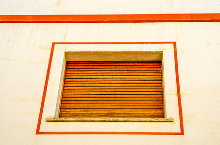 欧式建筑背景摄影照片_旧欧式建筑的百叶窗、建筑装饰旧窗户、复古风格、窗户的保护元素