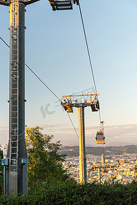 蒙特惠克城堡的 Teleferic 是一座古老的军事要塞，wi