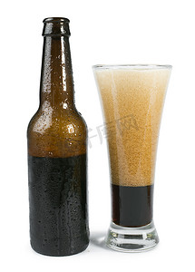 瓶啤摄影照片_一瓶啤酒和啤酒杯