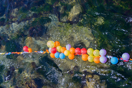 气球作为水上目标