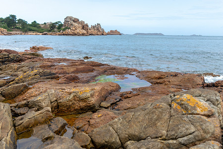 在布列塔尼阿莫尔海岸徒步旅行