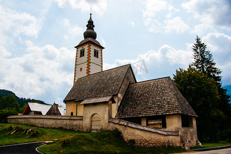 斯洛文尼亚渤兴湖风景优美的教堂