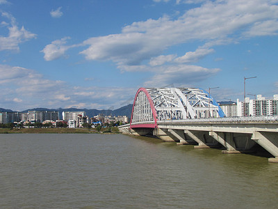 韩国春川市天空步道附近的索阳江（索阳河）大桥