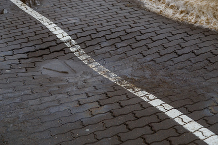 现代人行道灰混凝土砖路面坑洞缺陷