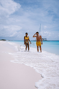 克莱因蓝素材摄影照片_小库拉索岛以白色沙滩和湛蓝清澈的海洋一日游和浮潜之旅而闻名，加勒比海的克莱因库拉索岛