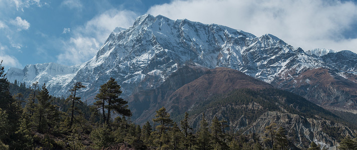 徒步安纳普尔纳峰赛道，Marshyangdi 河谷的山脉全景