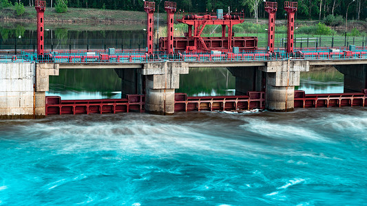 汽车幕摄影照片_河流、水坝、桥梁。