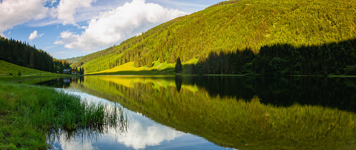 奥地利施蒂里亚陶恩的施蒂里亚博登湖。