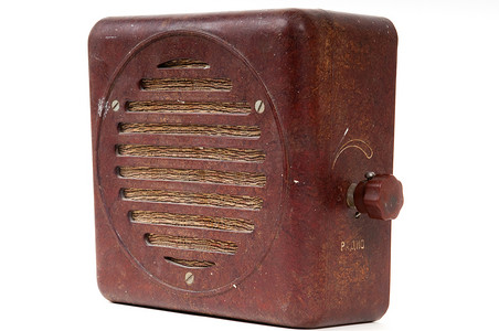 1960 年的旧防震重型收音机