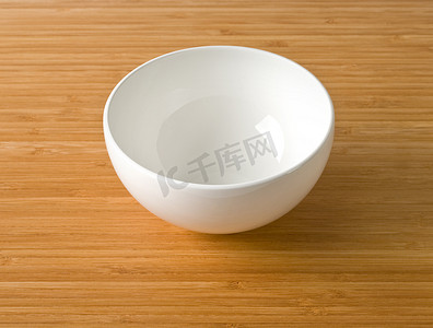白色的空碗