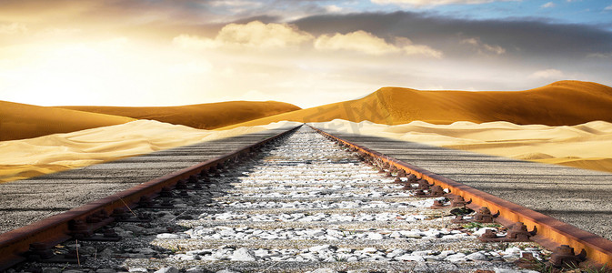 沙漠景观中的铁路