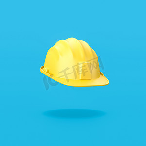 蓝色背景上的黄色安全帽