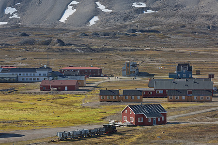 北极小镇摄影照片_新奥勒松小镇位于斯瓦尔巴特群岛，是挪威和北极之间的挪威群岛。