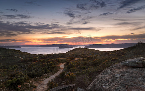 日落后，Box Head 可欣赏到 Broken Bay 和 Pittwater 的景色