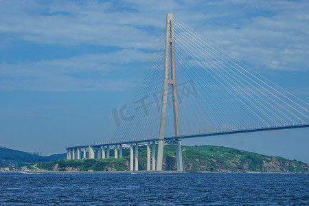 海景，可欣赏俄罗斯桥梁的建设。