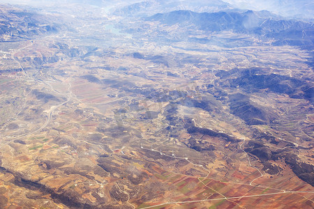 西班牙的鸟瞰图，田野和山脉