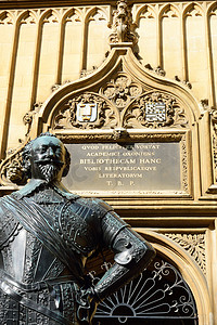 迷彩牛津布摄影照片_彭布罗克伯爵 Bodleian 图书馆雕像