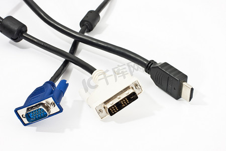 “VGA、DVI 和 HDMI 连接器”