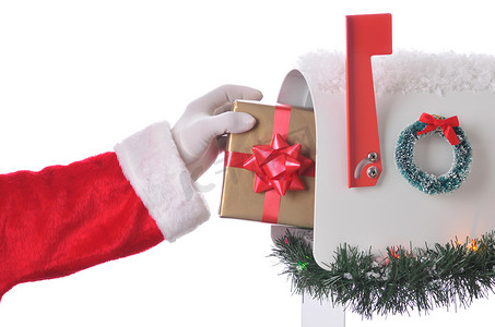 圣诞老人将礼物放入邮箱