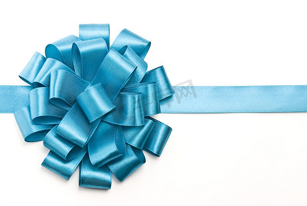 带蓝丝带和蝴蝶结的礼品包装