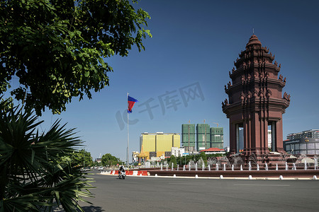 金边摄影照片_柬埔寨金边市市中心的独立纪念碑地标