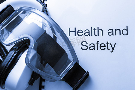 带护目镜和耳机的健康和安全登记册