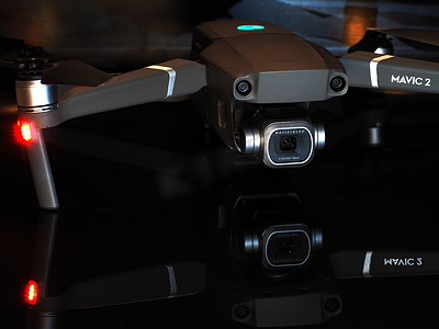 大疆摄影照片_无人机，四轴飞行器 DJI mavik 2 Pro。 