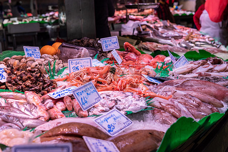 冬季果实摄影照片_2021 年冬季巴塞罗那 covid 19 时期 Sant Josep La boqueria 市场的鱼
